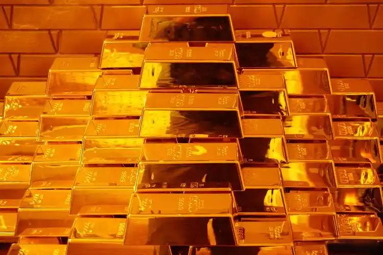 金银早盘受贸易战冲击，把握区间交易机会